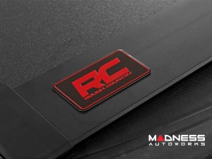 GMC Sierra 1500 Bed Cover - Tri-Fold - Flip Up - Hard Cover - 5'10" Bed GMC Sierra 1500 Bed Cover - Tri-Fold - Flip Up - Hard Cover - 5'10" Bed